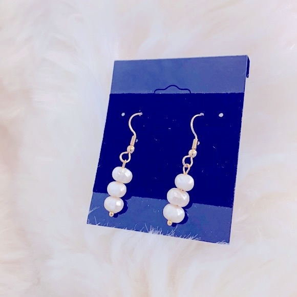 New *Authentic Triple Set of Freshwater Pearls 7mm x 5mm Dangle Gold Earrings - Picture 5 of 15